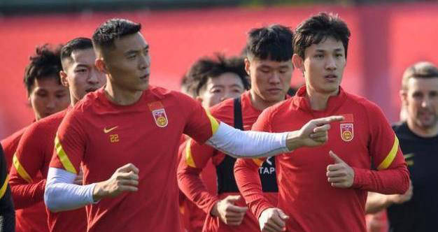 正式官宣！国足主力中锋魏祥鑫确认加盟法甲欧塞尔，曾攻破沙特大门引发关注